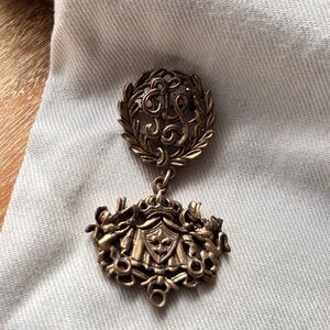 Vintage Gold Crest Brooch with Intricate Design